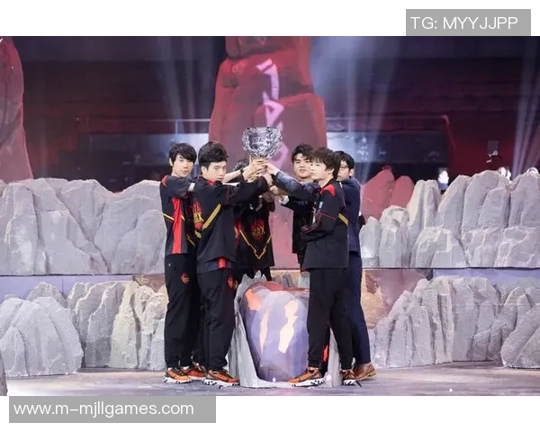 FPX战队在CSGO与S15LOL赛季中的辉煌成就与突破之路纪实分析